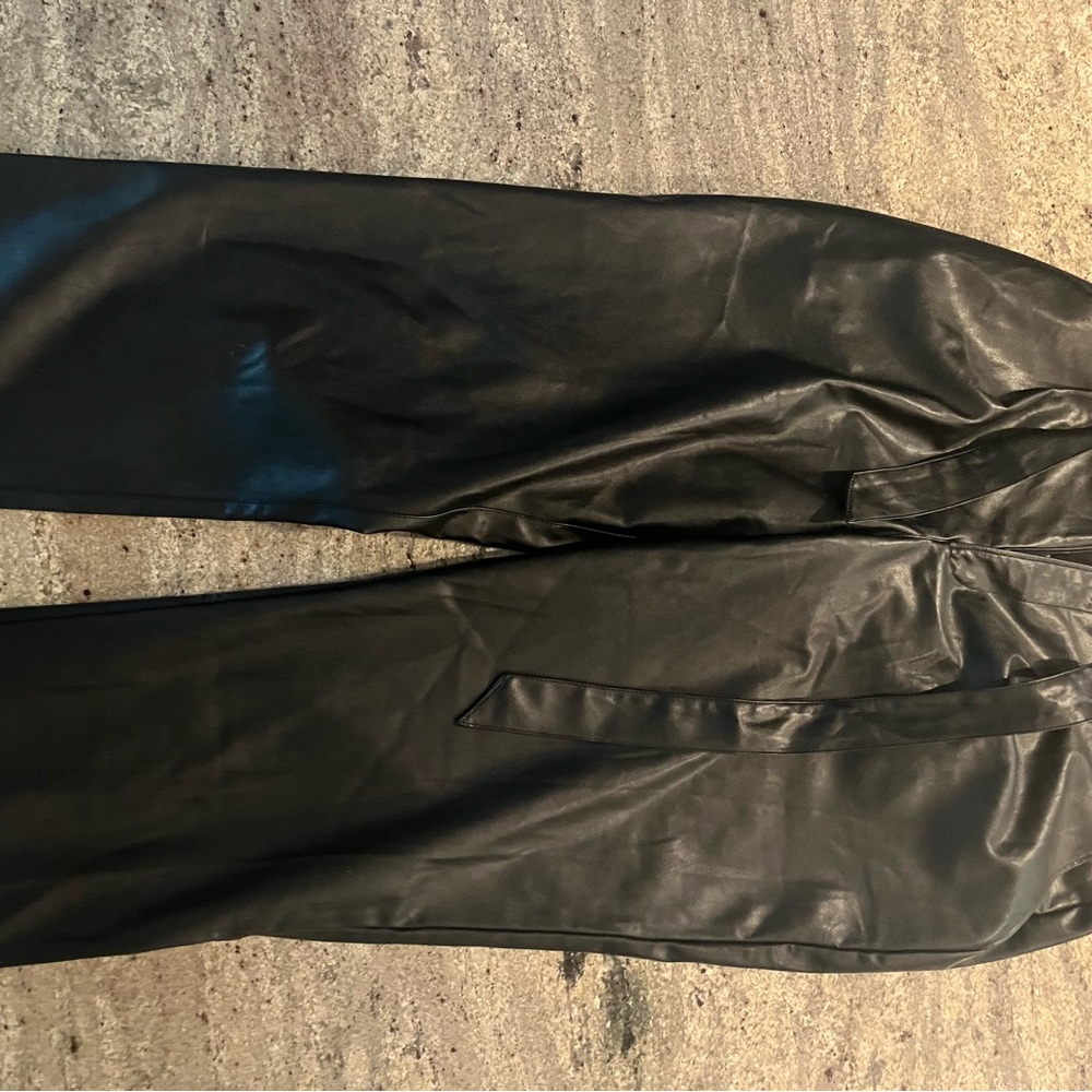 Paige Melila Vegan Leather Pant in Black- Size 8 - Picture 7 of 9